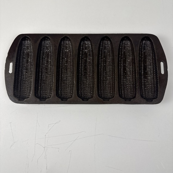The Unbranded Brand Other - Cast Iron Cornstick Pan 7 Slot Black Vintage Style Cornbread Mold CC 27